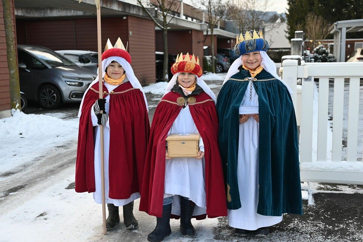 Florian, Luis und Eduard gingen am Montag von Haus zu Haus und überbrachten den Menschen den Segen.⇒bvs (3)