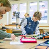 Schecks für frühe MINT-Bildung