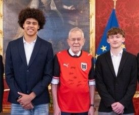 Gruppenfoto mit dem Präsidenten.⇒Instagram