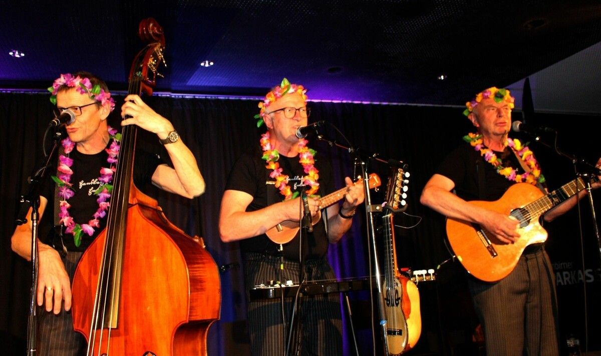 Hanskaspas Enkel – im Bild auf Hawaii-Trip – stellen sich am Donnerstag in St. Arbogast in einem neuen Format vor. ⇒stp (5)