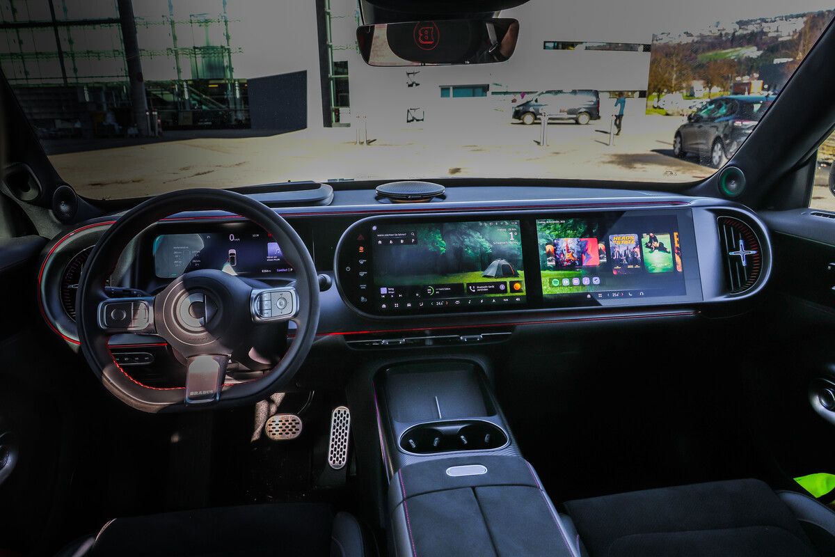 Im feinen Interieur haben die beiden 13-Zoll-Displays was von einer Großbildleinwand.⇒