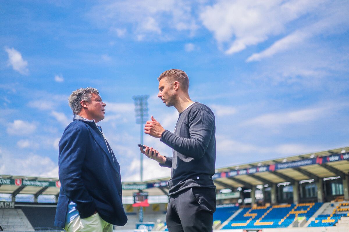 Im Juni wurden Eric Orie (l.) und Philipp Netzer in ihren Funktionen vorgestellt. Jetzt gilt es bei frostigen Temperaturen eine wichtige Entscheidung zu treffen.⇒Steurer