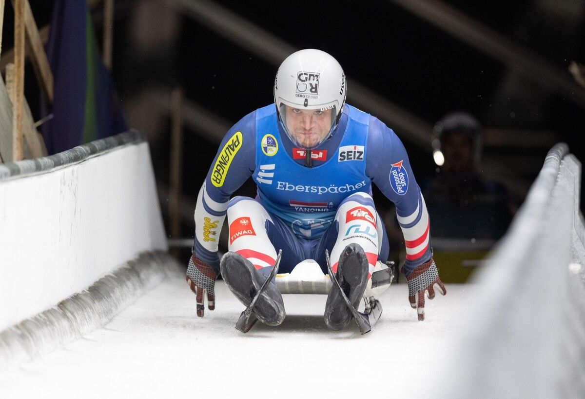 Im siebten Saisonrennen verbuchte Jonas Müller den sechsten Top-3-Platz. Der 28-jährige Bludenzer hält bei je drei ersten und dritten Rängen in diesem Winter.⇒ÖRV