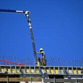 Bau schleppt sich aus der Krise