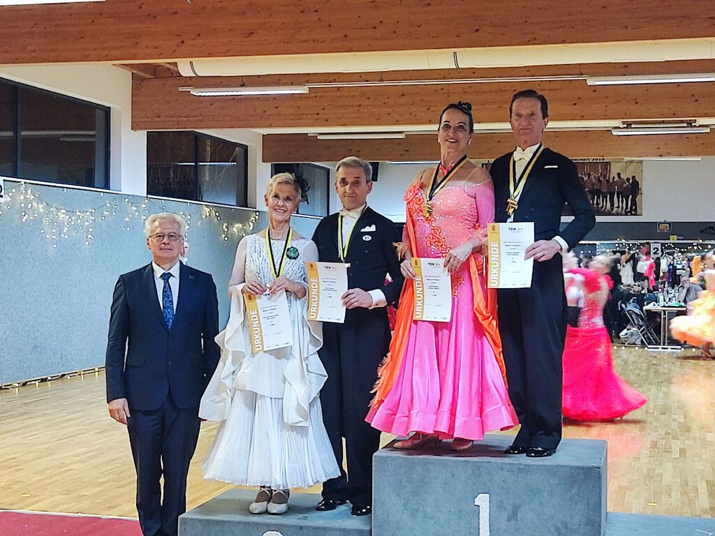 Ingrid und Gerhard Salzgeber holen mit vier Siegen den Gesamtsieg der Masters V S Trophy 2025. ⇒TSC bludance Bludenz
