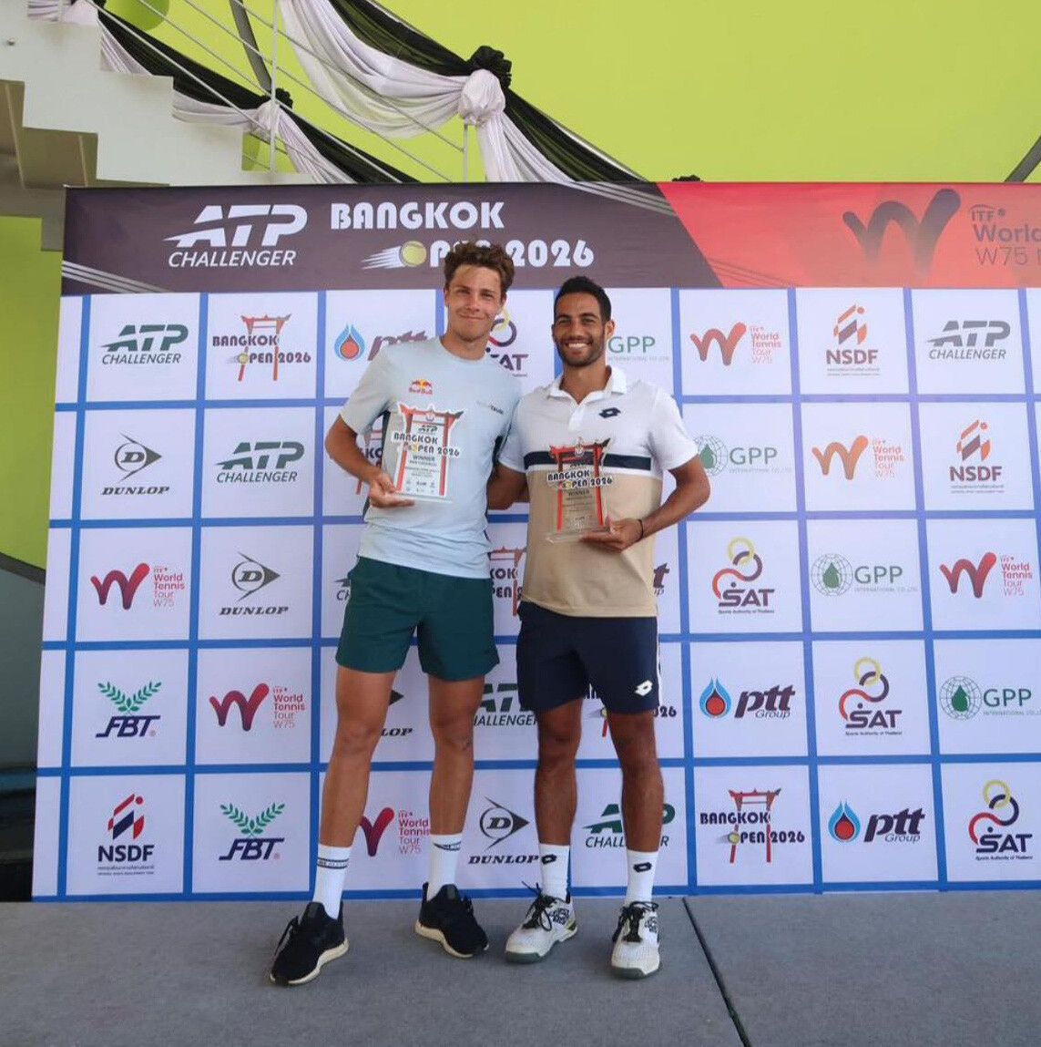 Joel Schwärzler (l.) mit dem Israeli Daniel Cukierman.⇒Team Israel