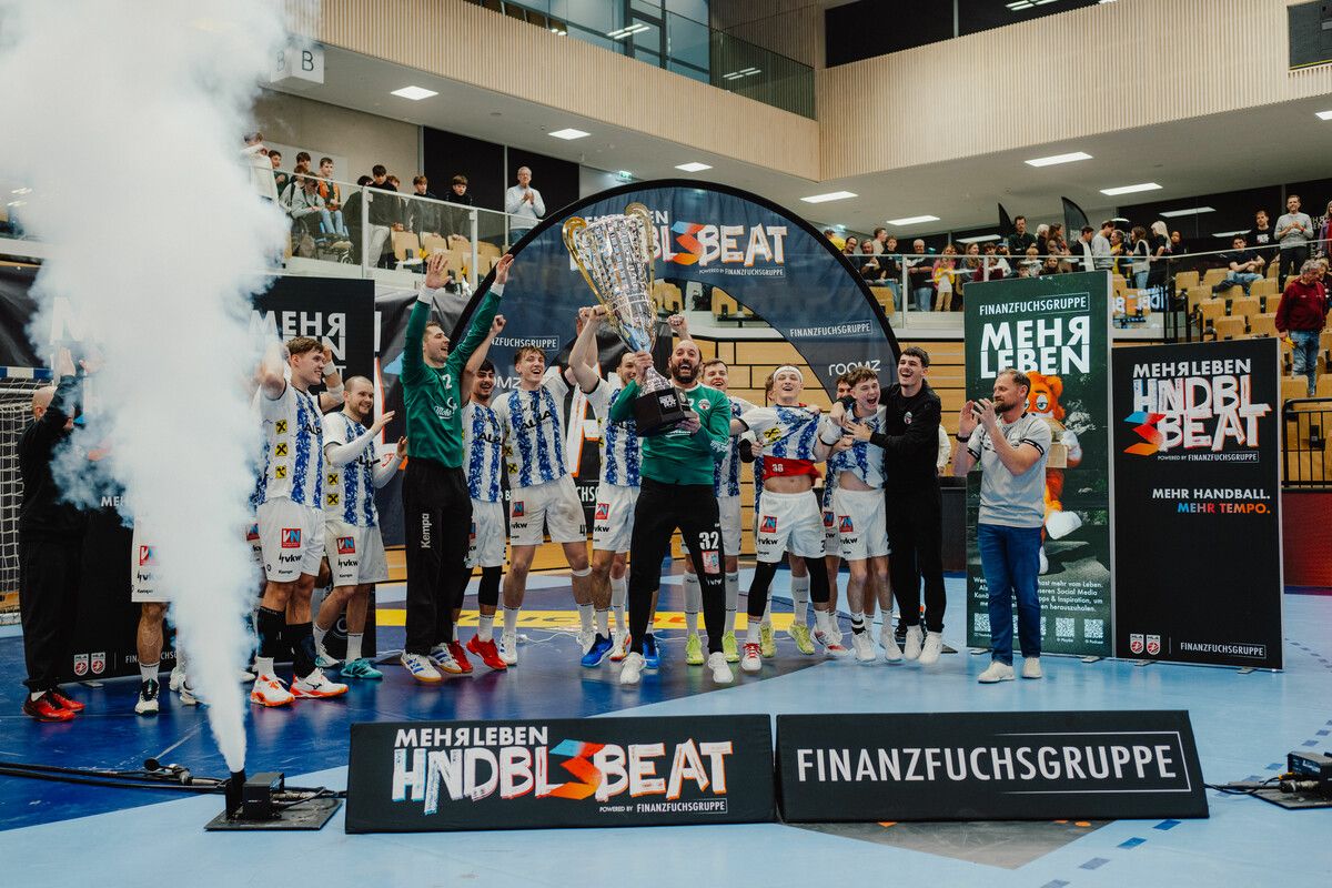 Jubel bei Goalie Golub Doknic und seinen Teamkollegen nach dem Triumph im neu geschaffene Liga Cup. ⇒GEPA