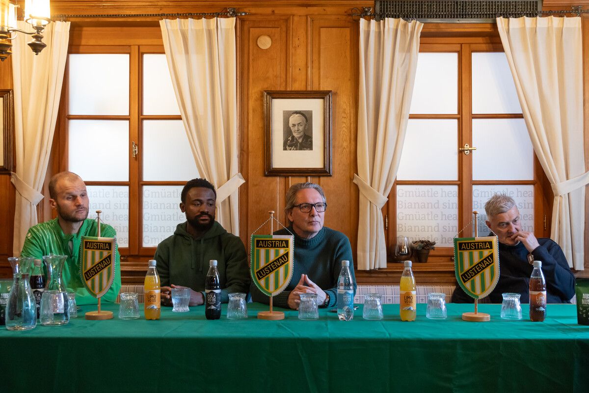 Kapitän Matthias Maak wird Austria Lustenaus Neuzugang Asumah Abubakar im Test gegen SC Brühl St. Gallen erstmals als Nebenspieler auf dem Feld begrüßen.⇒hartinger