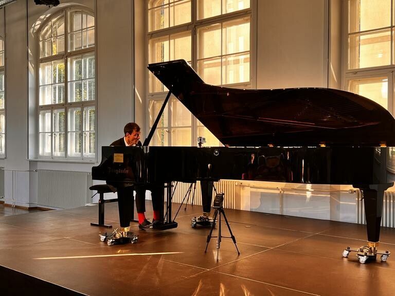 Klangwelten einander gegenüberzustellen versteht die Chopin-Gesellschaft als Einladung zur Neugier.⇒vn/ama