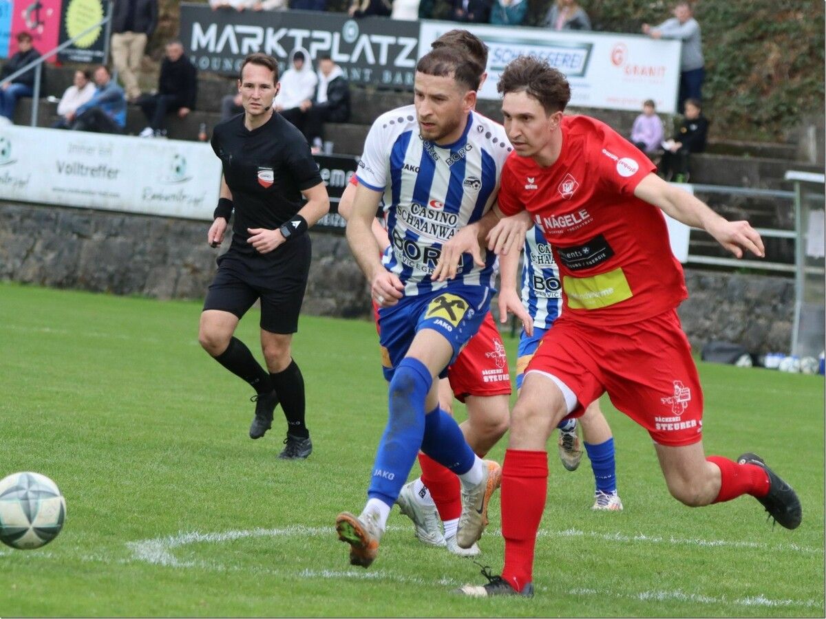 Lukas Widemschek (r.) spielt im Frühjahr in Meiningen.⇒ Thomas Knobel