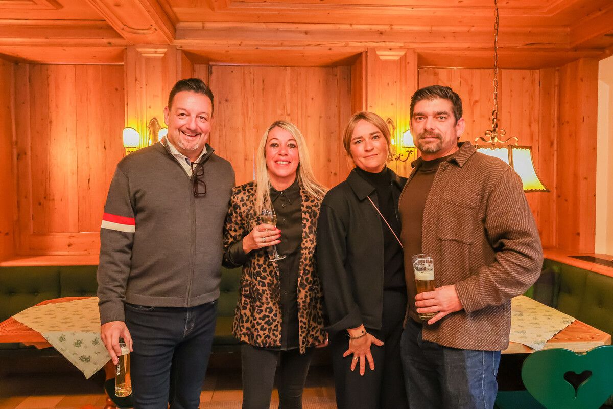 Manfred Miglar (links) mit Gattin Carola sowie Patrick und Nina Fleisch.→⇒steurer/3