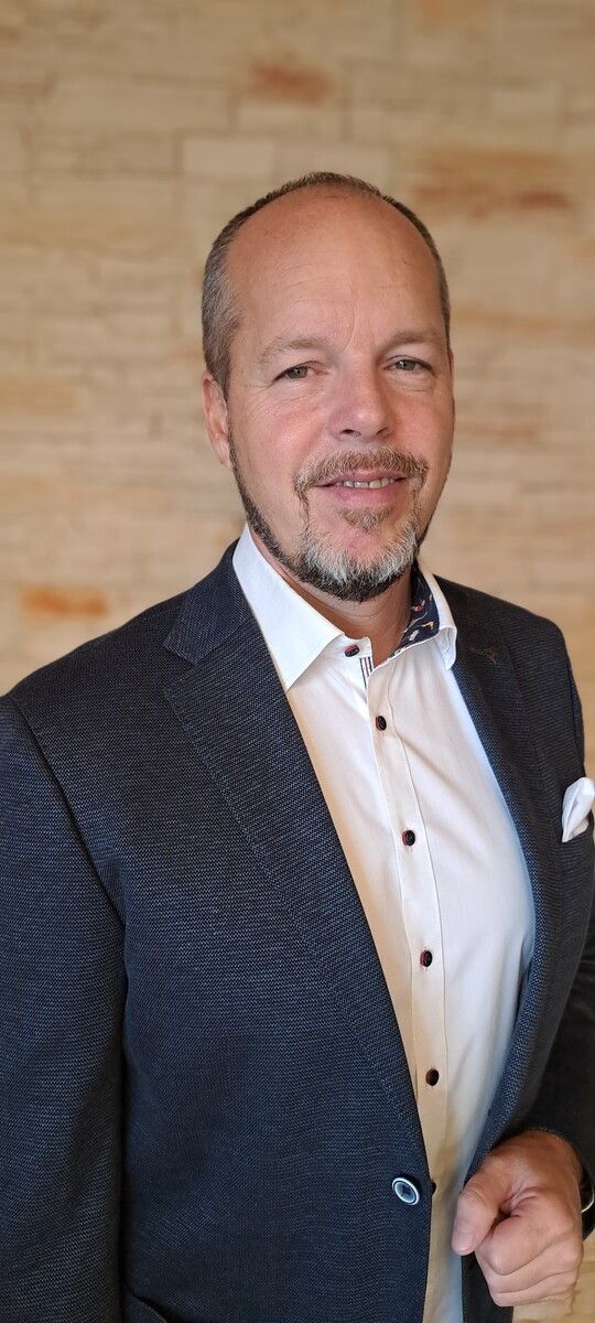 Manuel R. Harnischmacher: „Ohne Bauchgefühl könnten wir alles KI überlassen.“ ⇒kwc