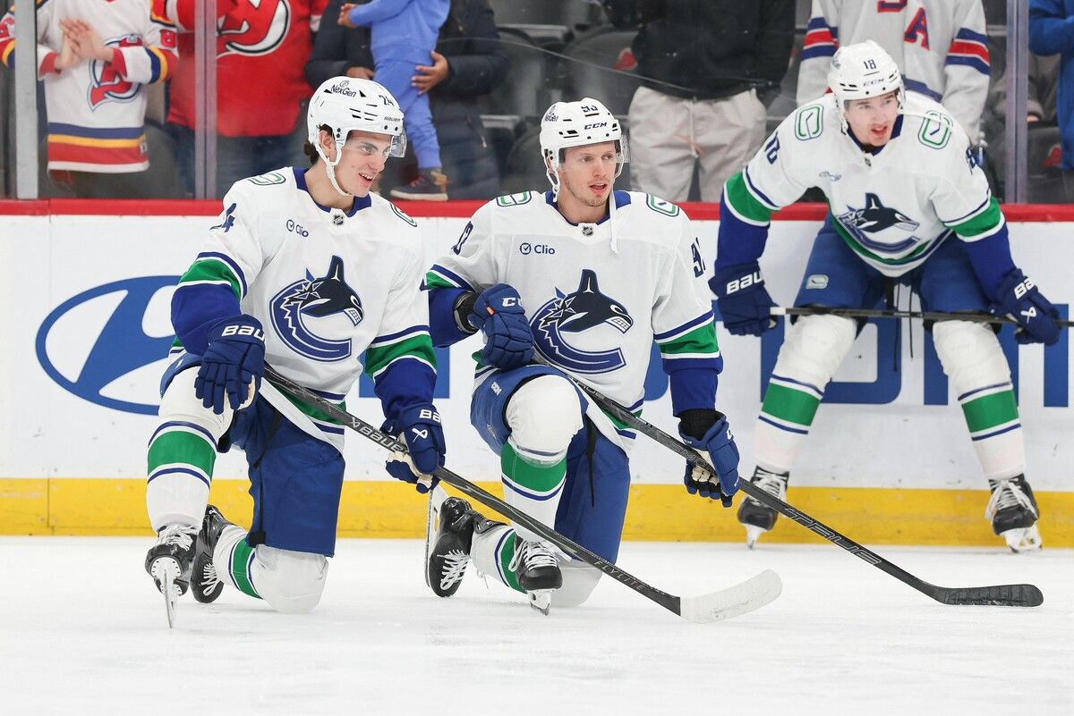 Marco Rossi (l.) mit Neo-Teamkollege Zeev Buium.⇒APA