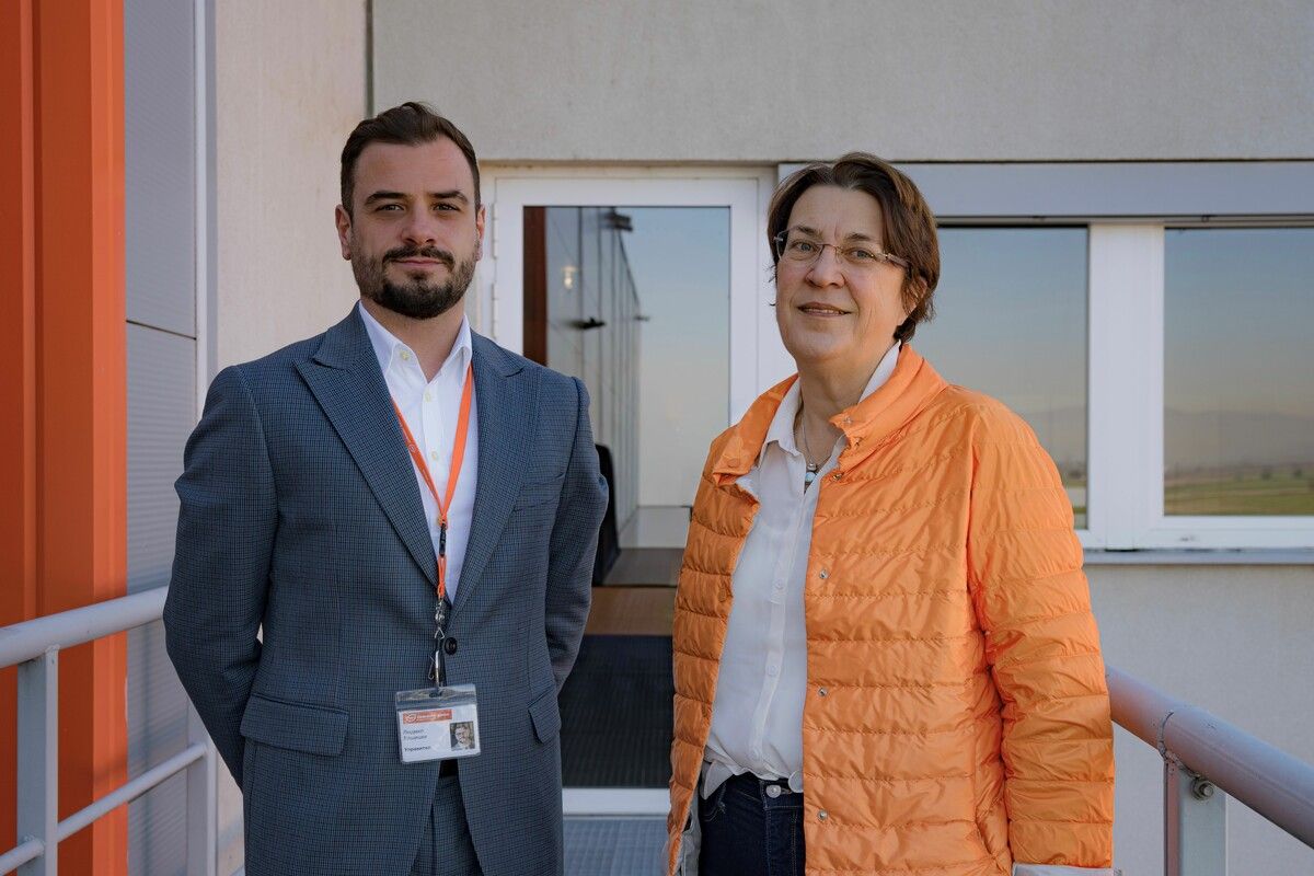 Marieta Grigorova übergibt die Leitung an Lyudmil Elshishki. ⇒GW