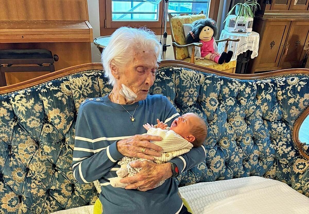 Mit der Geburt der kleinen Leonie vergrößerte sich die Familie von Klara Niedermair um eine Generation.⇒Laurence Feider (2)