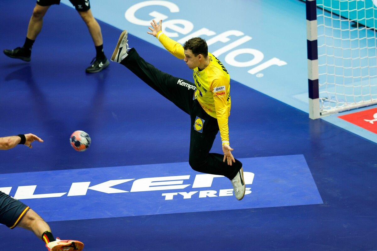 Mit elf Paraden trug Constantin Möstl zum 26:25-Erfolg gegen Serbien bei und wurde als „Man of the Match“ ausgezeichnet.⇒ÖHB