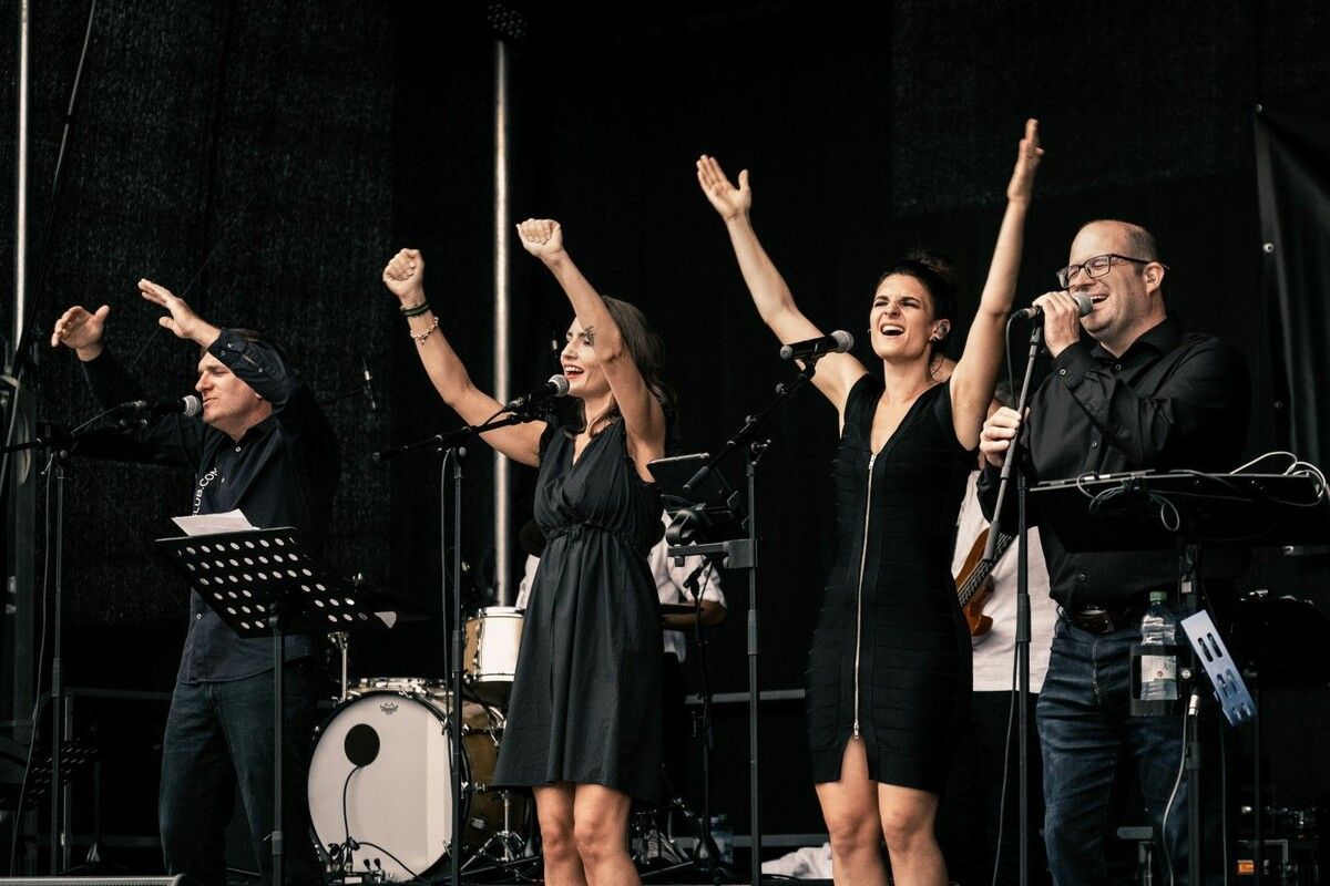 Musikalisch bewegt sich die Band im Bereich Soul und Rhythm’n’Blues, mit einem Schwerpunkt auf die 1970er- und 1980er-Jahre. ⇒Antje Stechert