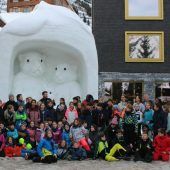 Murmeltierfamilie am Warther Dorfplatz