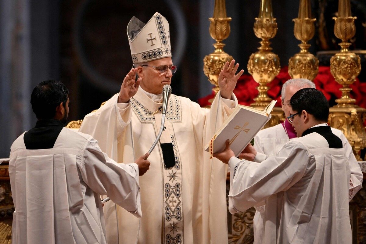Papst Leo XIV leitet im Petersdom im Vatikan die Heilige Messe zum Hochfest Maria Mutter Gottes – ein feierlicher Moment der Neujahrsfeiern vor Gläubigen.⇒afp