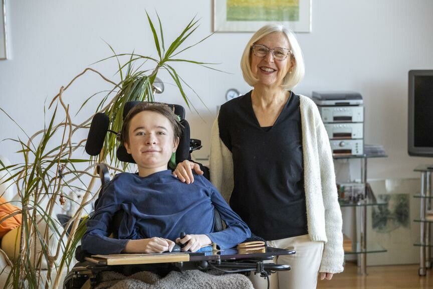 Paul Wechselberger mit seiner Mutter Doris. ⇒VN/Paulitsch