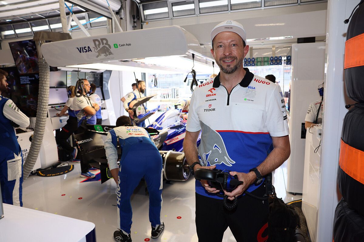 Peter Bayer im Motorhome des Teams Visa Cash App Racing Bulls.⇒Noger