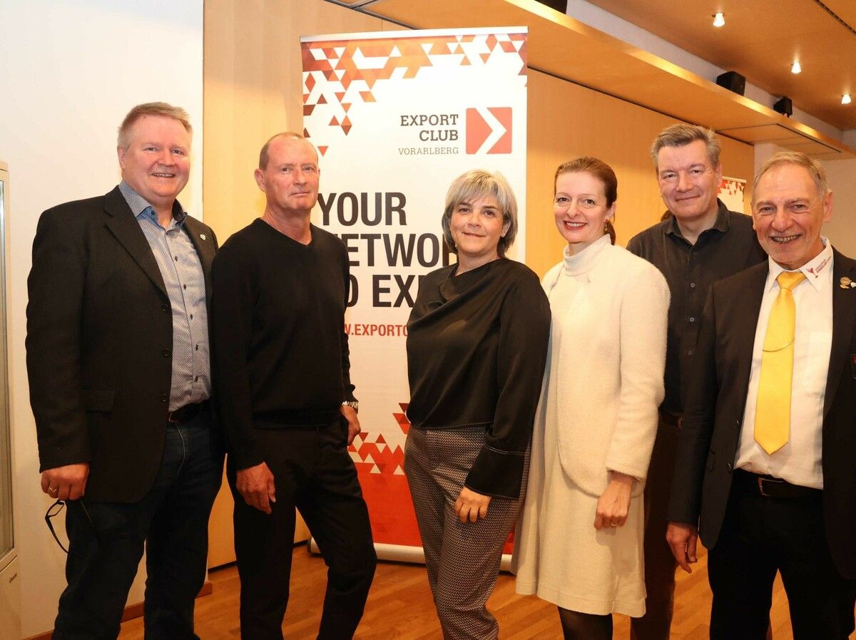 Präsident Martin Fitz, VorstandskollegInnen Erik Purgstaller, Barbara Scheffknecht, Angelina Flatz, Jürgen Piffer und Josef Vonach. ⇒ame (2)