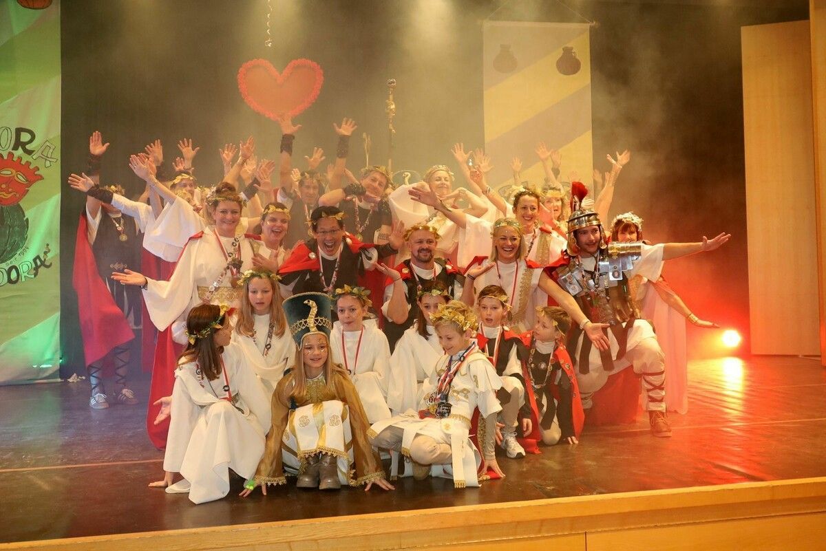 Prinzenpaar aus Bregenz: Prinzessin Caroline und Prinz Armenius mit Gefolge. ⇒Christian Fetz (4)