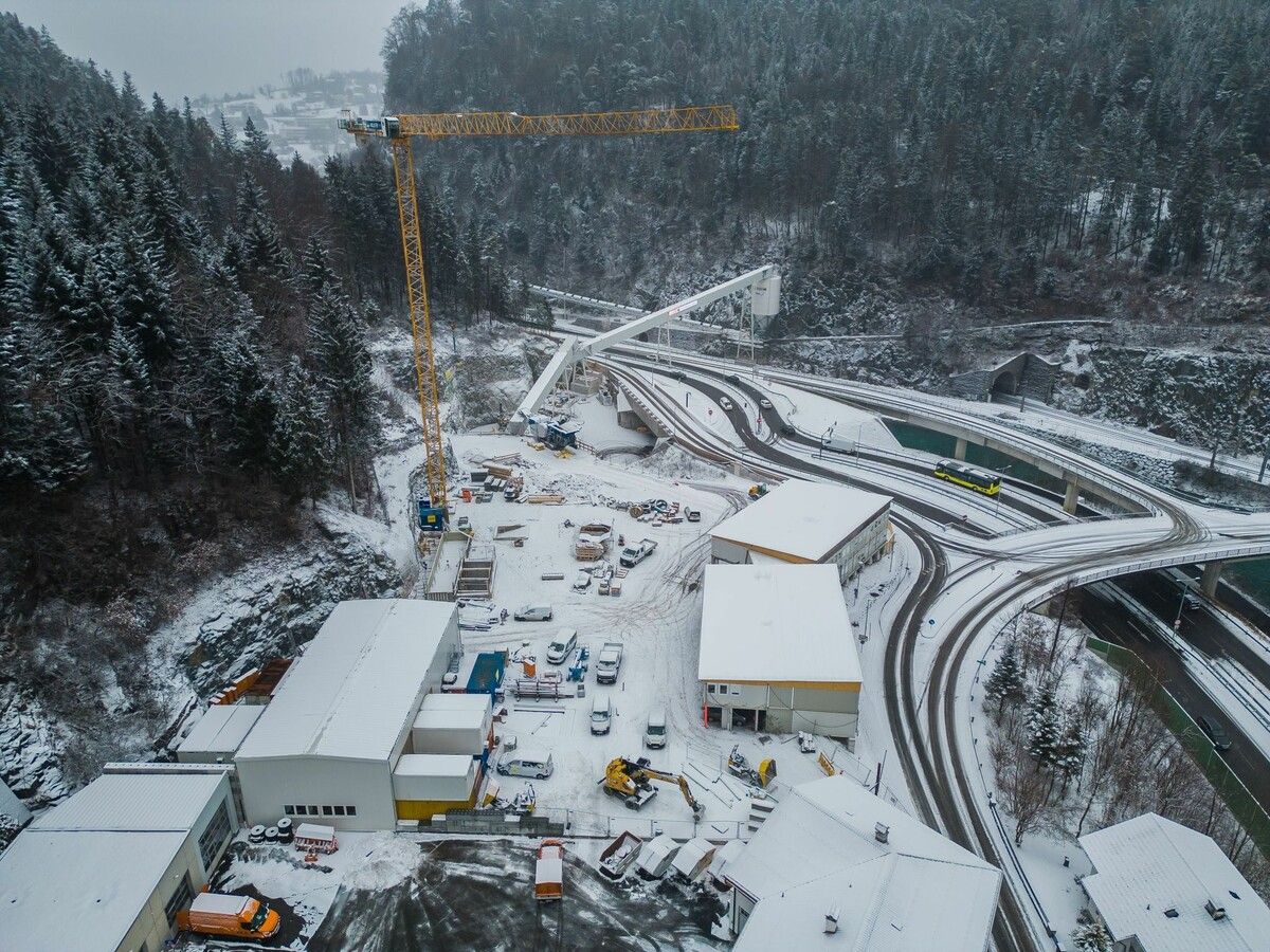 Seit Jahrzehnten wird über die Verkehrsproblematik in Feldkirch diskutiert. In Feldkirch sind die Arbeiten an dem Projekt – hier beim künftigen Portal Felsenau – unübersehbar. ⇒VN/Steurer