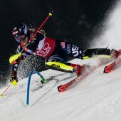 Truppe bei Shiffrin-Sieg in Flachau am Podest