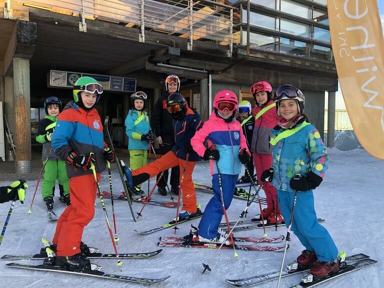 Skifahren macht gute Laune. Erst recht, wenn die Bedingungen in den Skigebieten so perfekt sind wie zurzeit. 