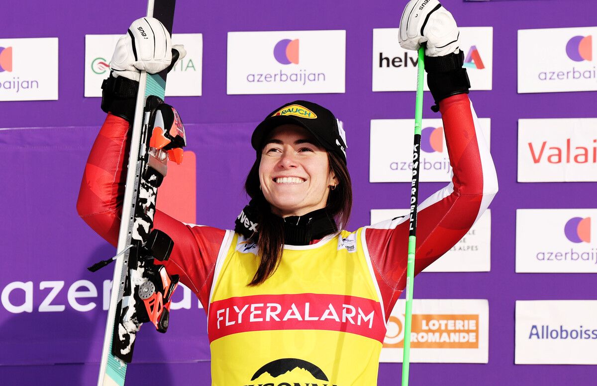 Sonja Gigler jubelt als Zweite in Veysonnaz über ihre insgesamt dritte Podestplatzierung im Ski-Cross-Weltcup.⇒GEPA
