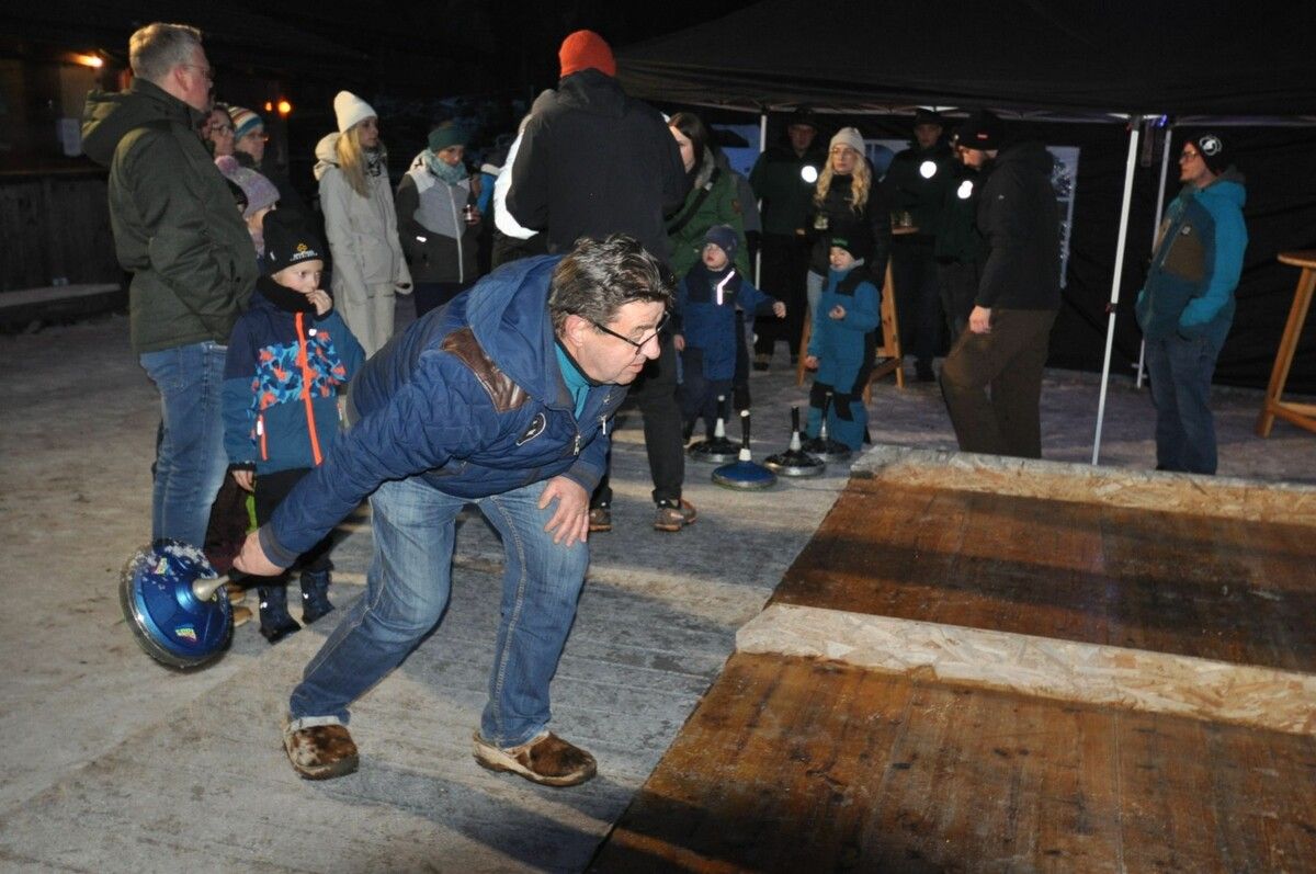 Sport und Gemeinschaft: Der traditionelle Lättleschüssa-Bewerb begeistert Ludesch.⇒Hans Bösch