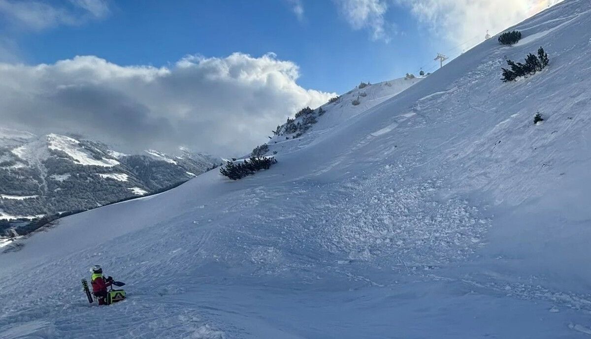 Suchtrupps und Lawinenhunde durchkämmten am Samstag das Schneebrett.⇒bergrettung MIttelberg