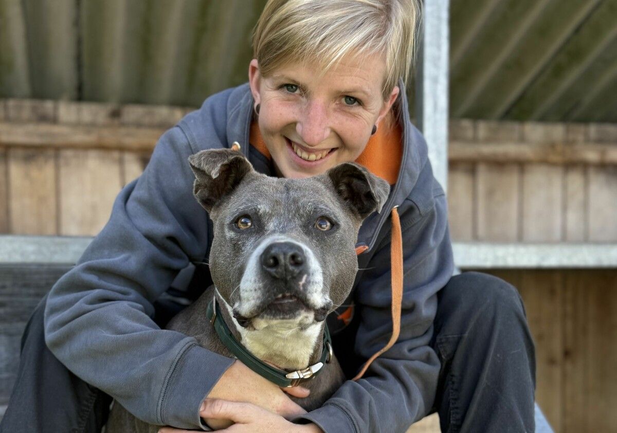 Tierpflegerin Lina wünscht sich für Mira ein schönes Zuhause. Leonard (l.) braucht eine ruhige Umgebung. TSH