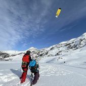 Abseits der Piste vom Wind getragen