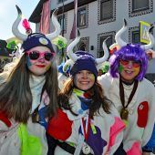 Konfetti, Krapfen und Kostüme