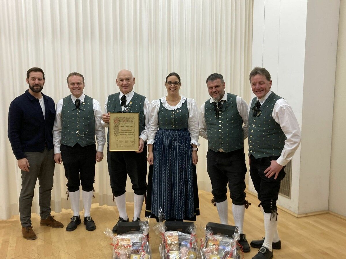 V. l.: Bgm. Simon Tschann, Obmn. Sascha Walch, Christian Dünser, Sabine Bachmann, Markus Micheli und Bgm. Markus Luger.⇒sw