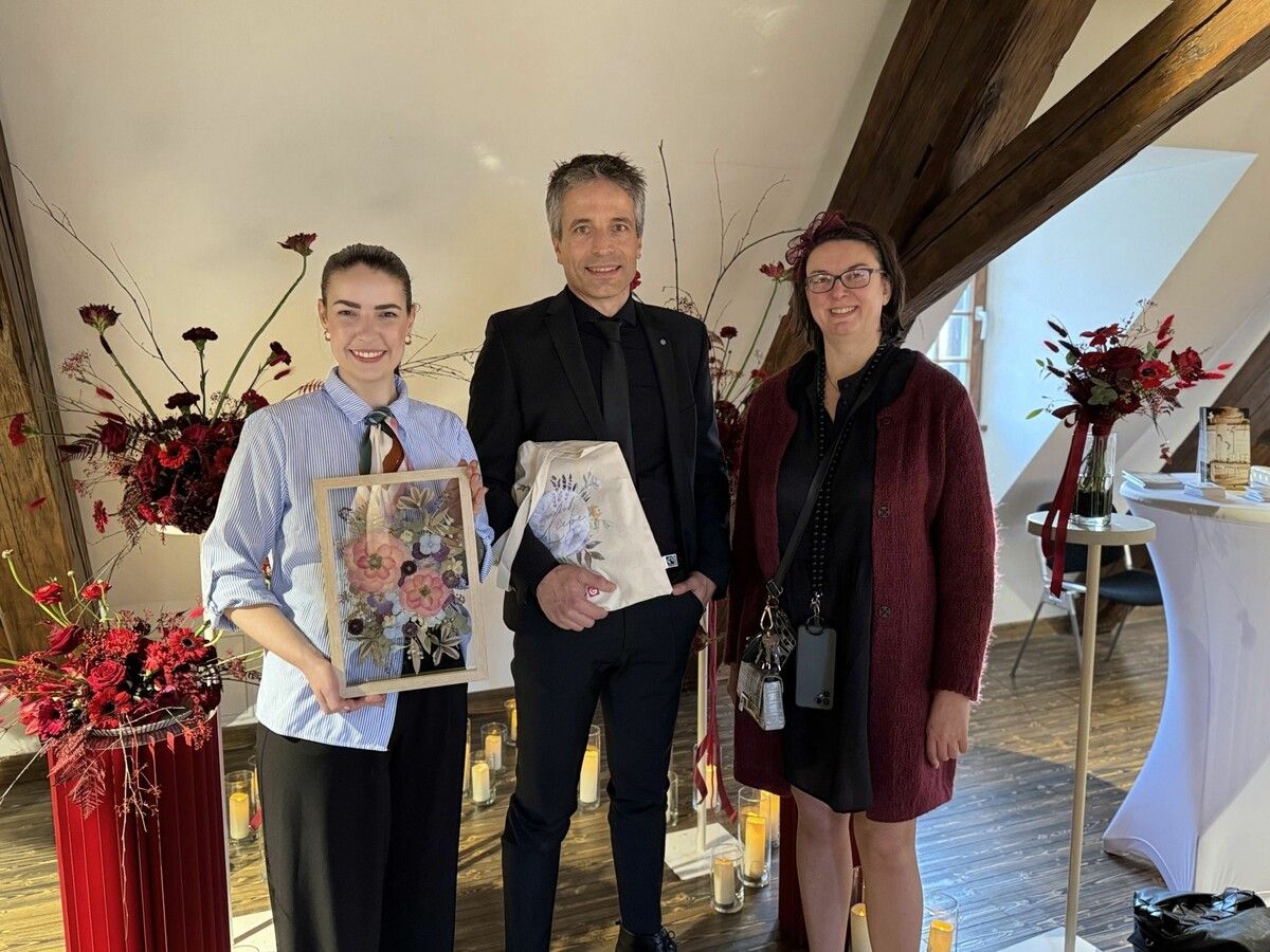 Vanessa Micheluzzi (nemie floweres), Obmann Clemens Seewald (Wirtschaftsgemeinschaft Götzis) und Kulturmanagerin Margit Anita Hinterholzer (Musiktheater Vorarlberg).⇒SIE