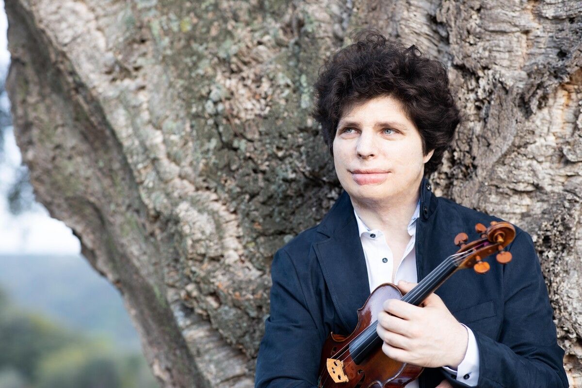 Violinist Augustin Hadelich tritt im Festspielhaus mit den Wiener Symphonikern auf. ⇒stadt