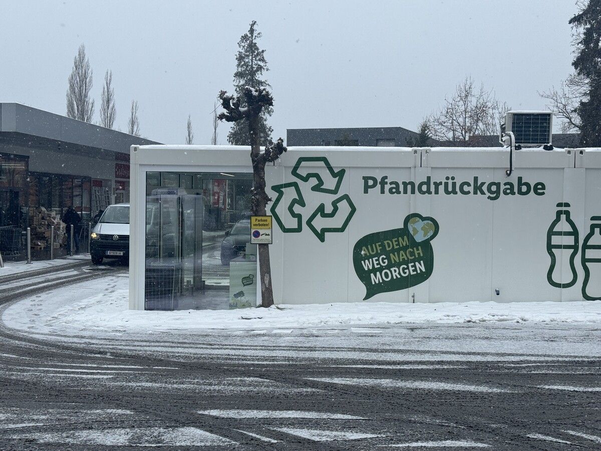 Vor einem Jahr wurden Automaten in den Läden oder teils in Containern, wie hier in Bregenz, installiert.⇒VOL.AT /Strobel (2)