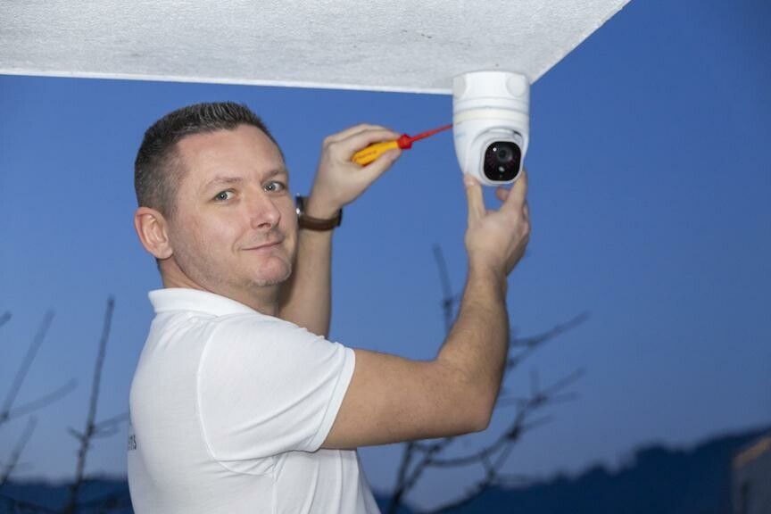 Vorarlberger setzen immer häufiger auf Videoüberwachung. Dabei gibt es einiges zu beachten, weiß Philip Malin. ⇒VN/ Paulitsch