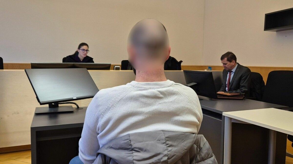 Wer die Drogen an ihn abgegeben hat, wollte der Angeklagte nicht verraten. ⇒EC