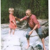 Spitze Feder und großes Herz