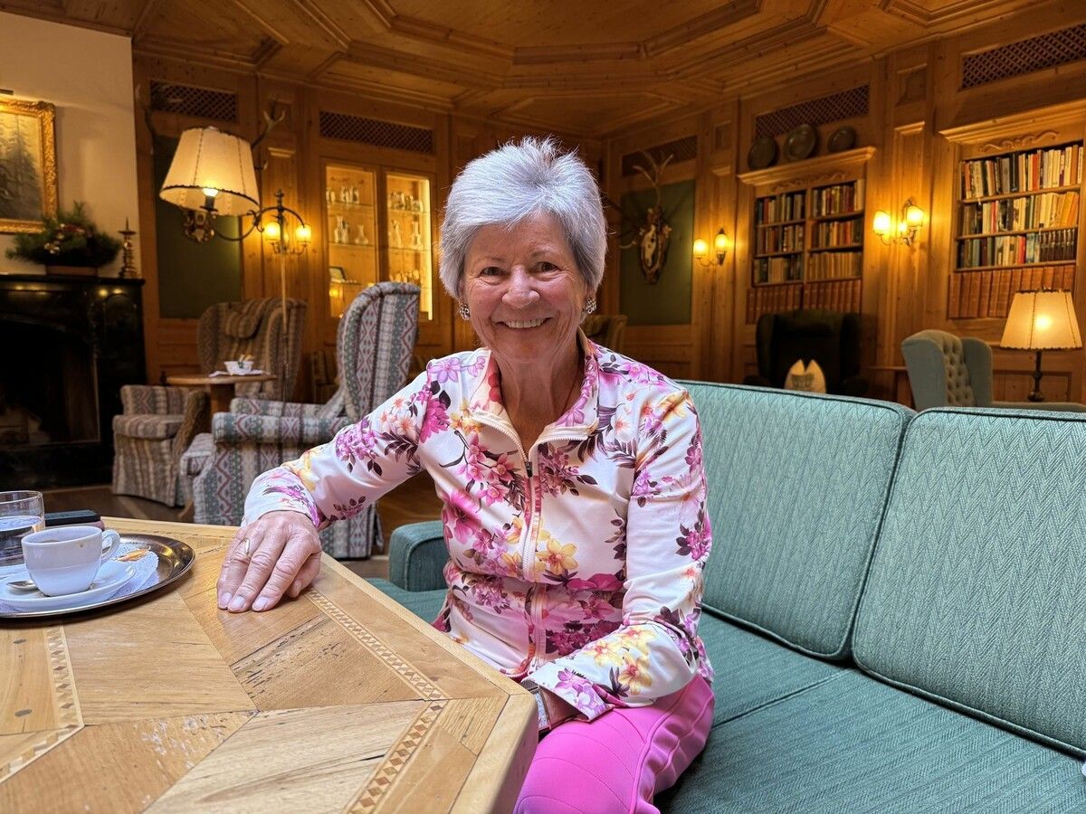 Zum Interview erscheint Kristl Moosbrugger im Skioutfit, frisch von der Piste. ⇒