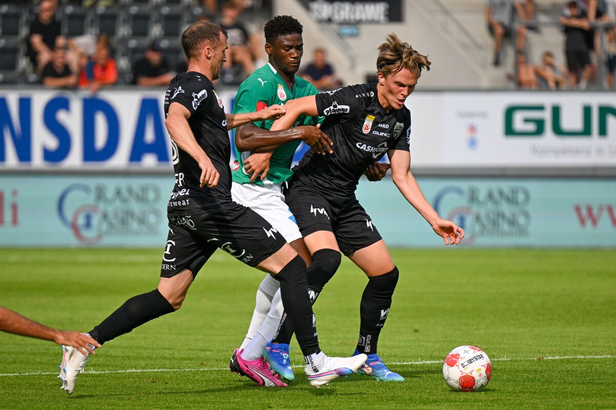 Zwei Jahre lang verteidigten Paul Koller und Lukas Jäger gemeinsam für den SCR Altach. Vorerst soll Lukas Jäger den Abgang Kollers nach Graz kompensieren.⇒gepa