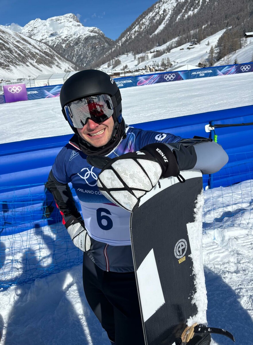 Alessandro Hämmerle fühlt sich auf dem Kurs in Livigno wohl. Dem Snowboard-Cross-Olympiasieger von 2022 ist die Vorfreude auf den Wettkampf anzusehen.⇒ÖSV