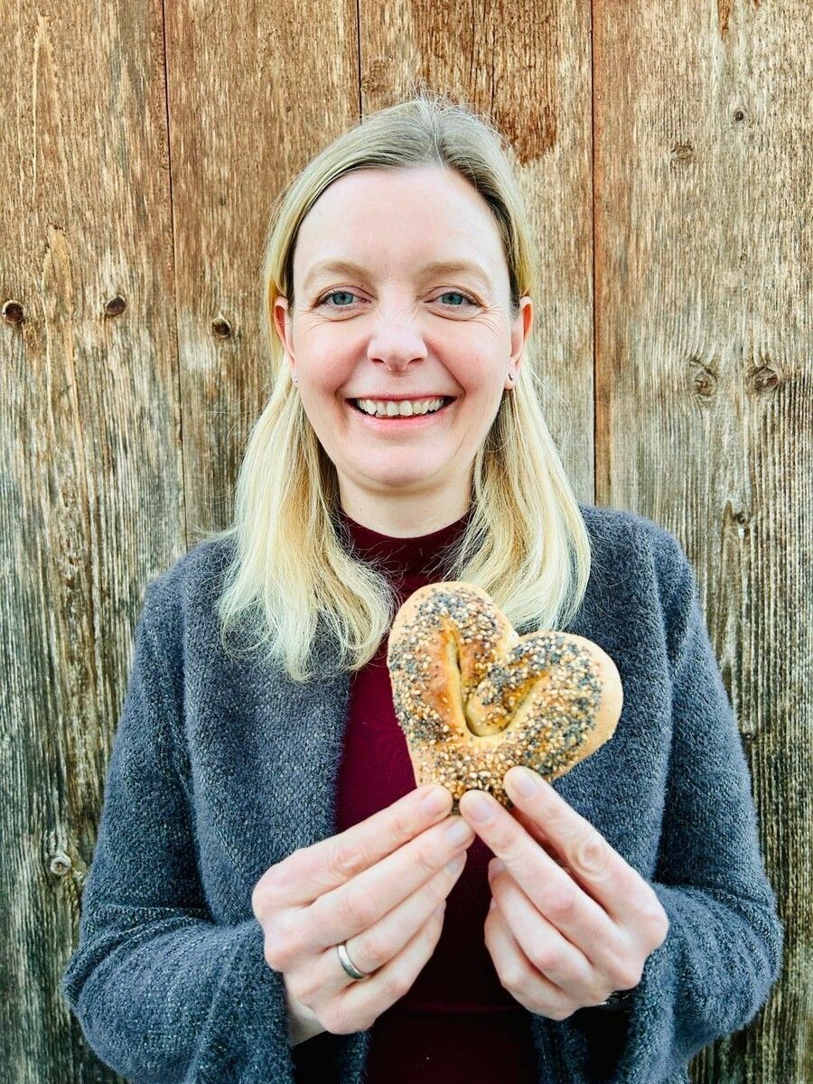 Alexandra Frick präsentiert ein einfaches Rezept für ein romantisches Valentinsfrühstück.