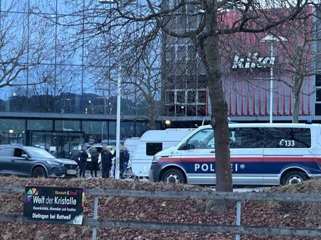 Am Freitag fuhr die Stadt- und Bundespolizei von Dornbirn auf dem Parkplatz vor.⇒vol.at/Mayer