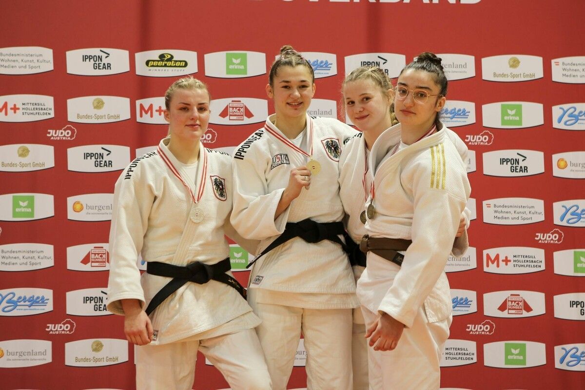 Amina Abdulagatova (rechts) setzte mit Bronze ein Ausrufezeichen.⇒ujc (2)
