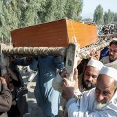 Luftangriffe an Afghanistans Grenze